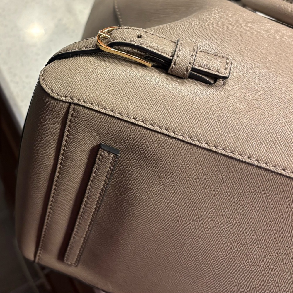 Tory Burch taupe tote.  Excellent Shape $150 - Picture 6 of 8